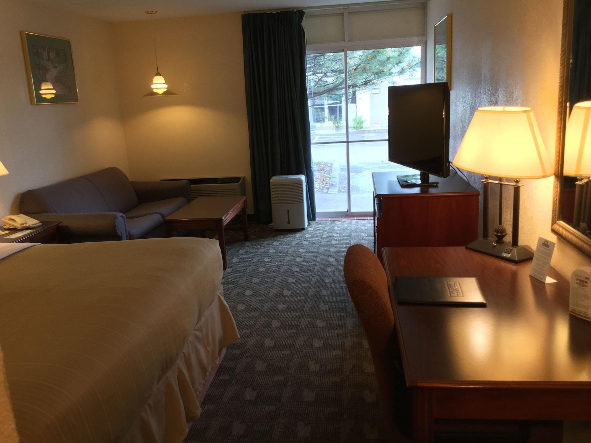 Days Inn By Wyndham Grand Island I-80 Doniphan Esterno foto
