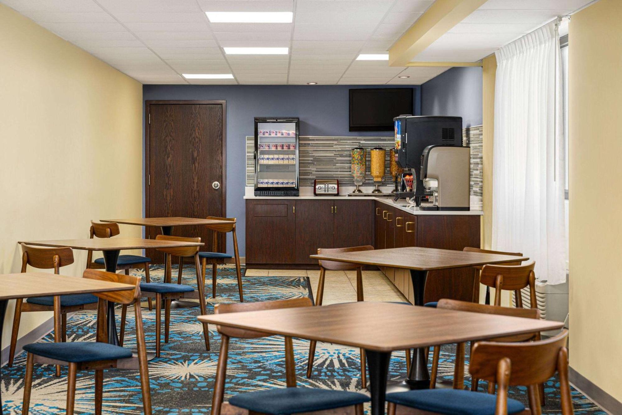 Days Inn By Wyndham Grand Island I-80 Doniphan Esterno foto