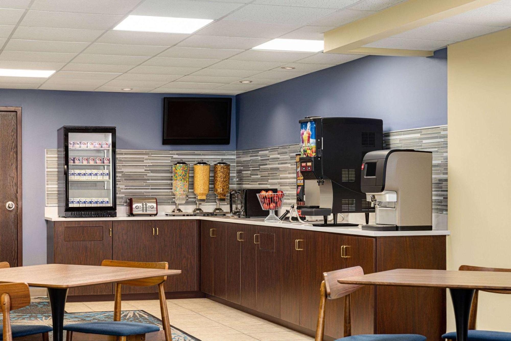 Days Inn By Wyndham Grand Island I-80 Doniphan Esterno foto