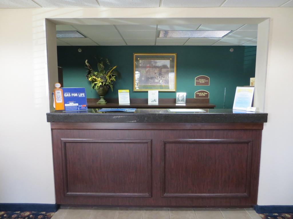 Days Inn By Wyndham Grand Island I-80 Doniphan Esterno foto