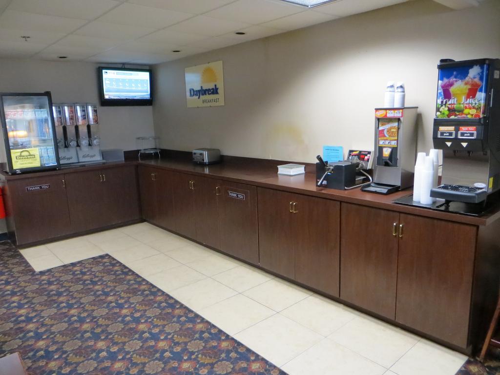 Days Inn By Wyndham Grand Island I-80 Doniphan Esterno foto